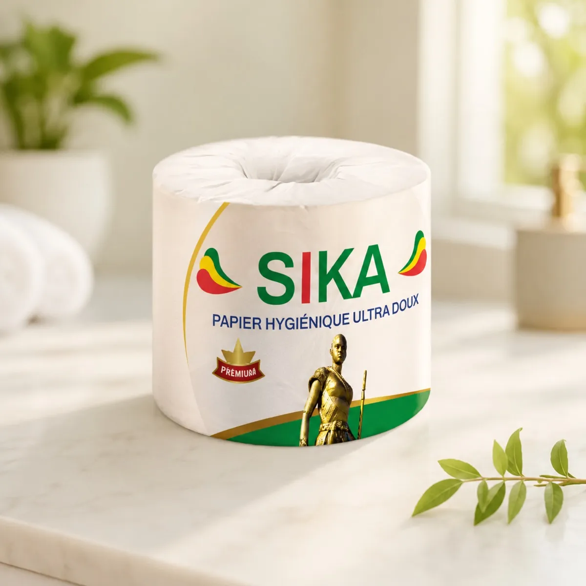 Rouleau de papier hygiénique SIKA premium dans une salle de bain lumineuse